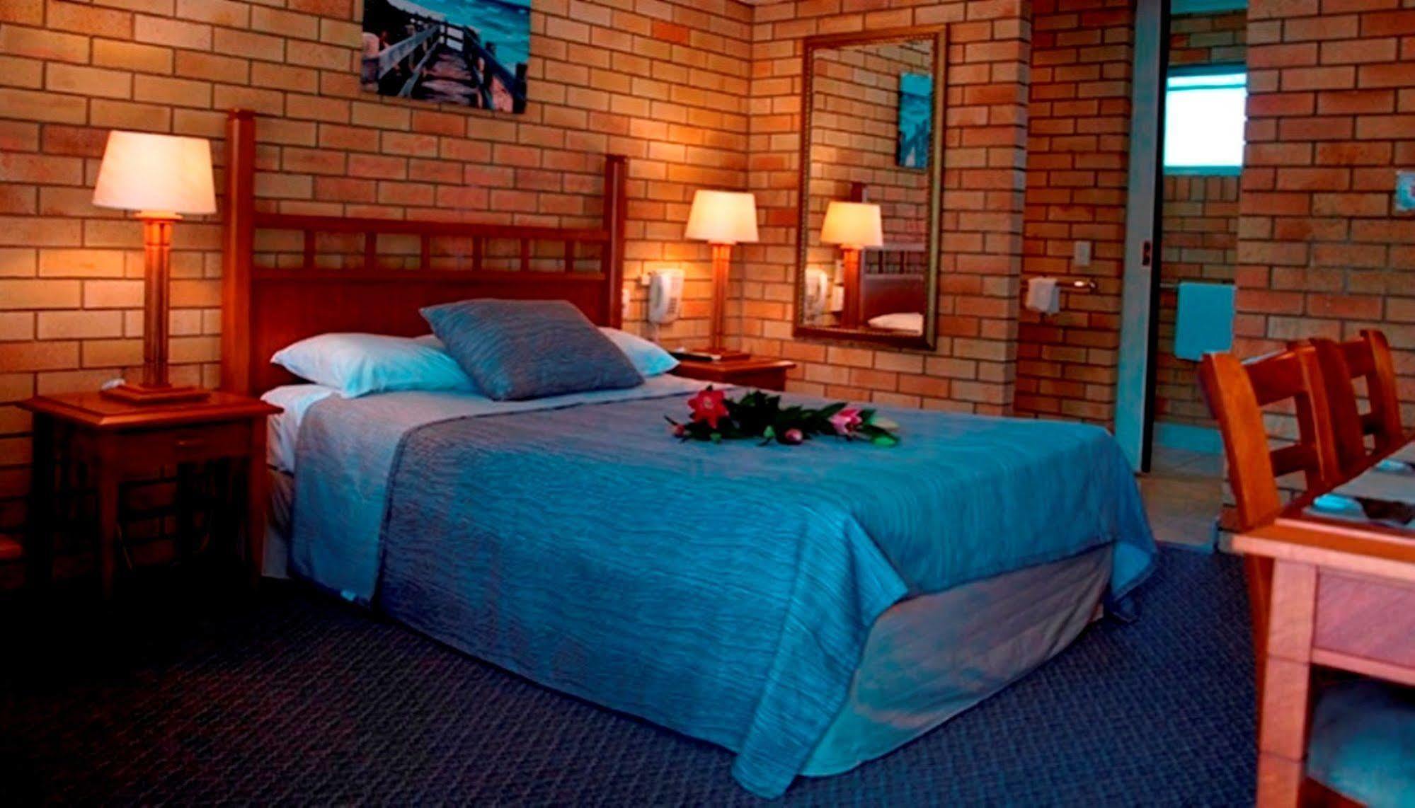 Pacific Paradise Airport Motel Bagian luar foto